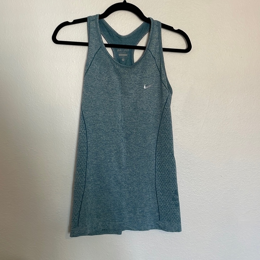 Nike dri fit tank size medium